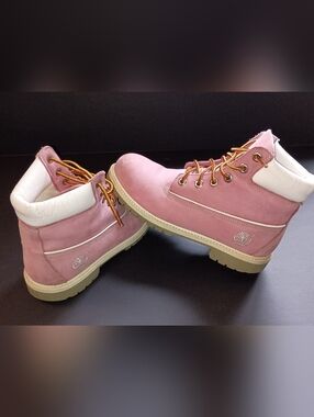 Women's Light Pink Timberland Boots Size 5.5 Great Condition